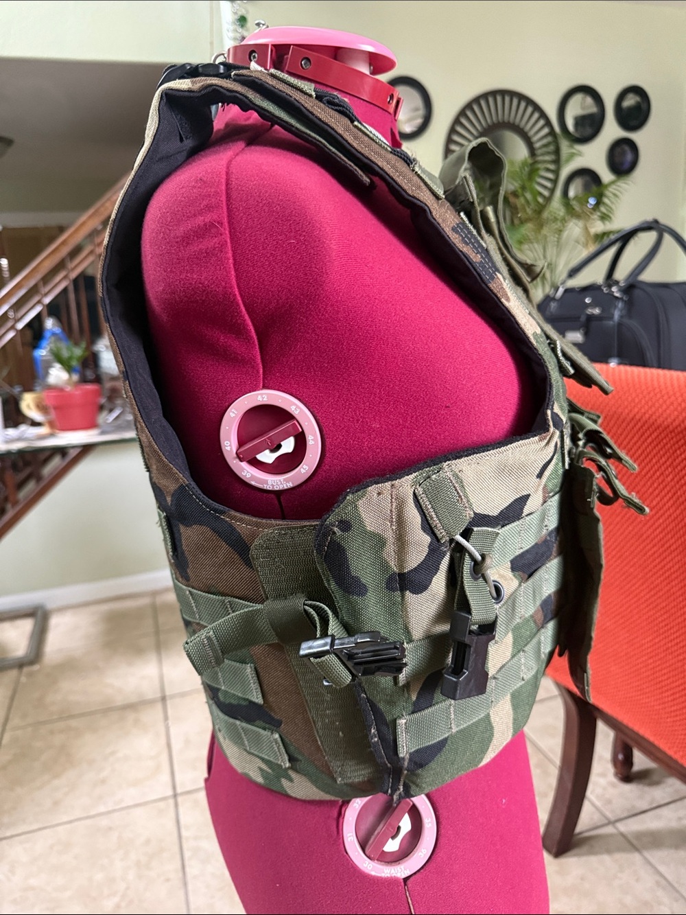 Tactical vest , classic M81 Woodland camouflage pattern. In excellent condition - Picture 3 of 13